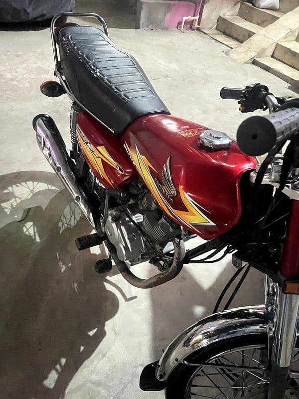 HONDA CG 125***03128943847**KHI NUM 21 MODEL GUINE CONDITION 1ST OWNER 8