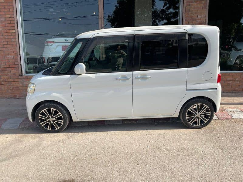 Daihatsu Tanto 2013 1