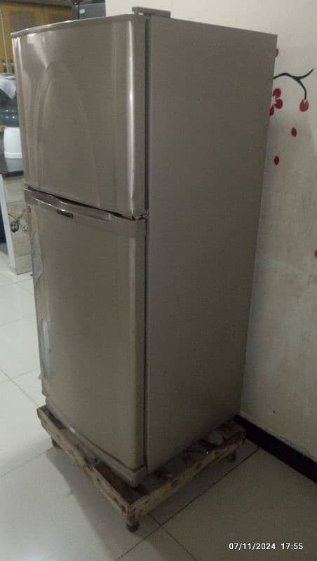 Dawlance Refrigerator 11.3 cubic feet, 320 litre 2