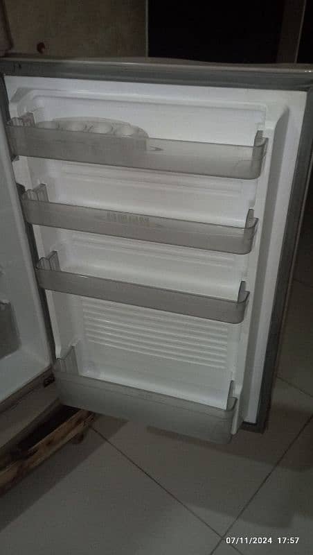 Dawlance Refrigerator 11.3 cubic feet, 320 litre 10