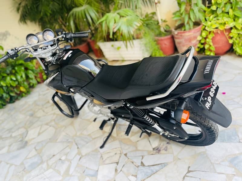 YAMAHA YBR G 125 12