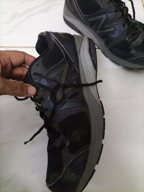 new balance running shoes slightly used 1