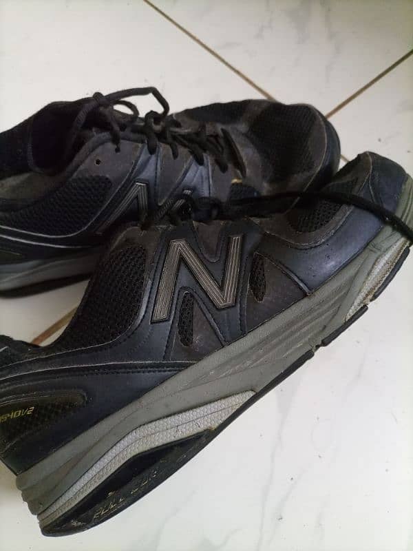 new balance running shoes slightly used 4