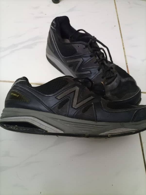 new balance running shoes slightly used 5