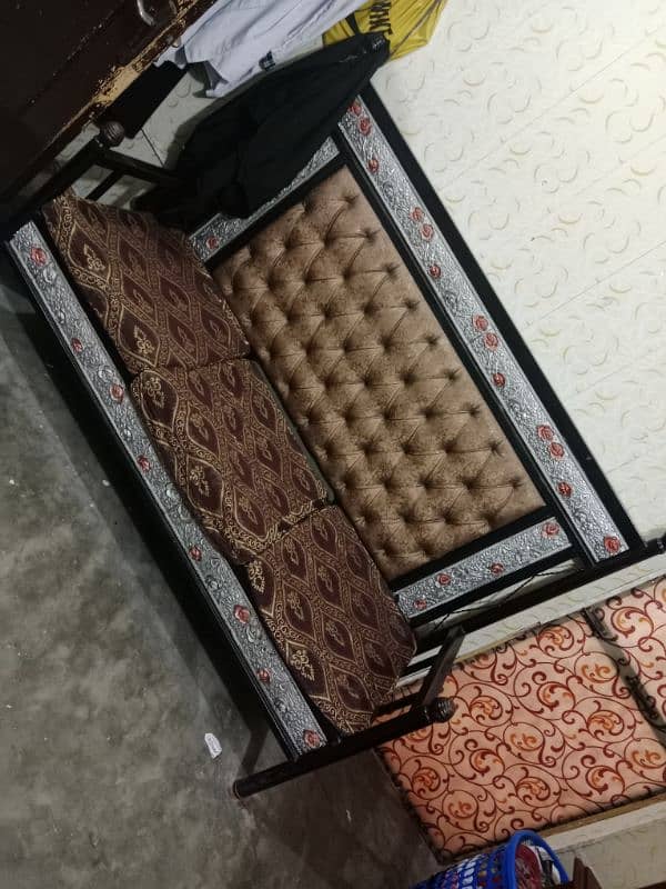 lohe ka sofa hai 1