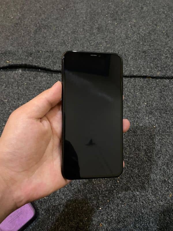 03175716801. iphone 11 pro max 10