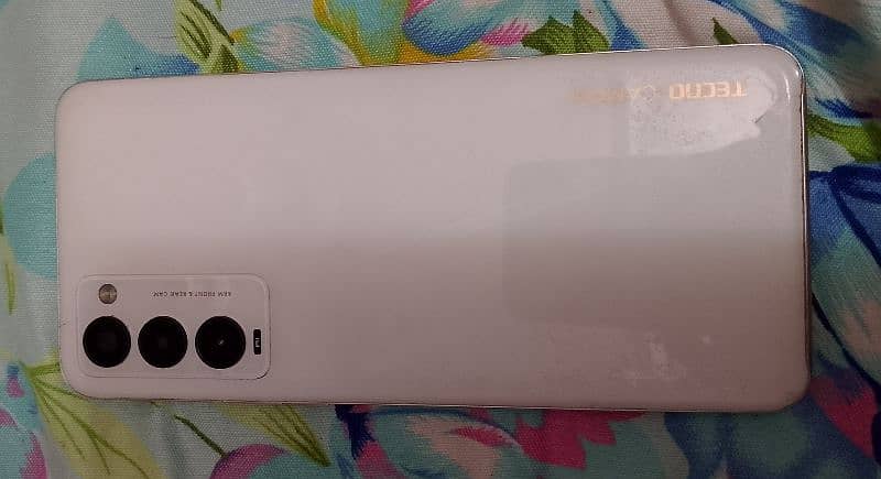 Camon 18 T 4-128 Good Condition 2