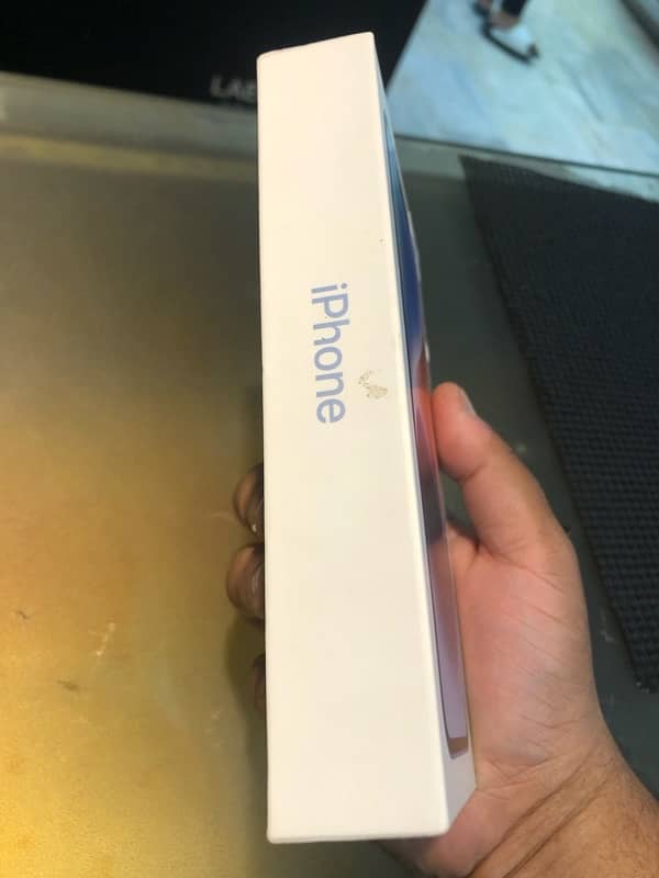 iPhone 14 128 blue 3