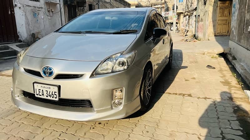 Toyota Prius 2011 1