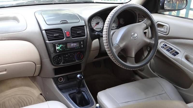 Nissan Sunny 2010 3