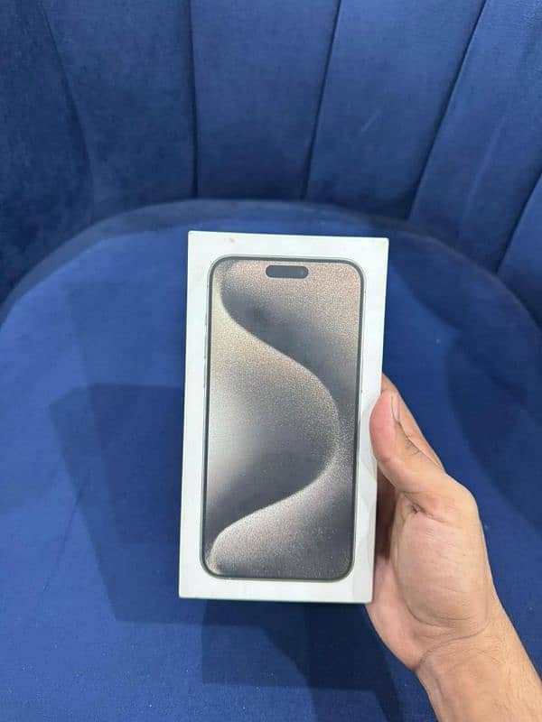 Iphone 15 pro max natural titanium 3