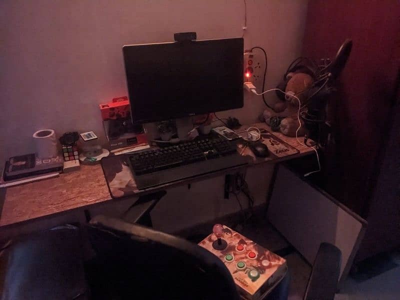 Gaming setup or professional yt set up or studio pc you can say 0