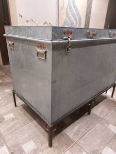 iron trunk (paiti)