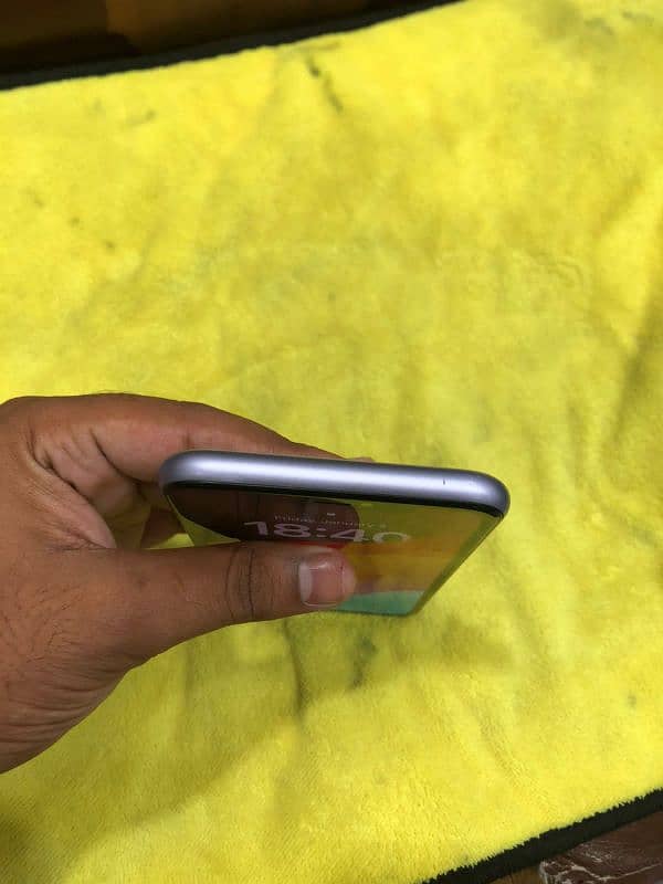 iphone 11 non PTA water pack 84 battery health 10/10 condition 4