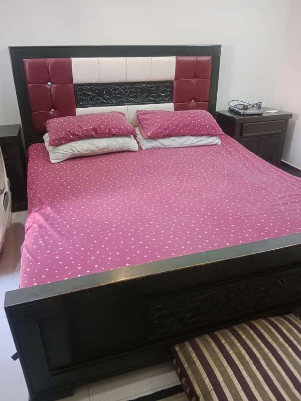 king size wooden bed 1