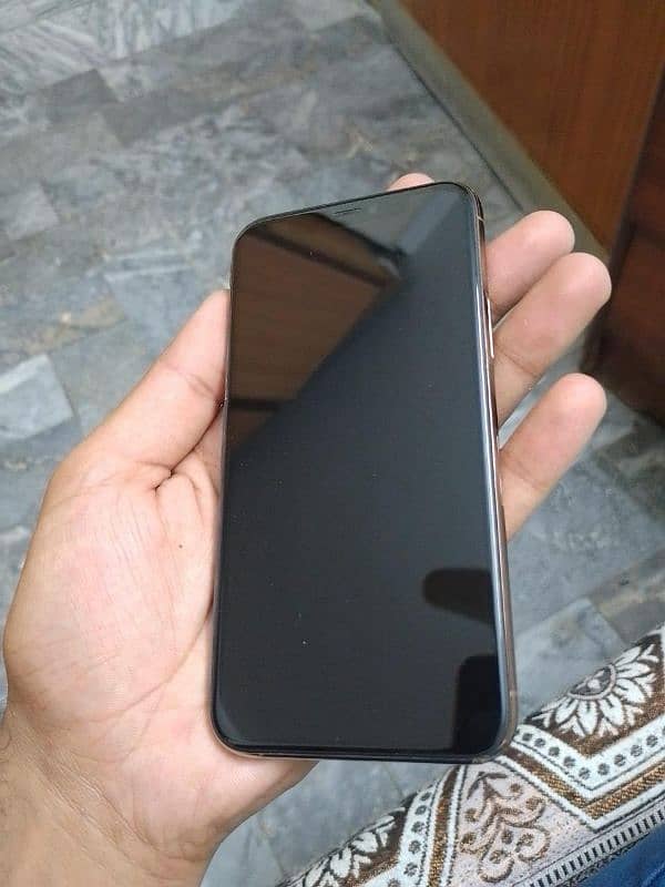 Iphone 11 pro max  Pta 3