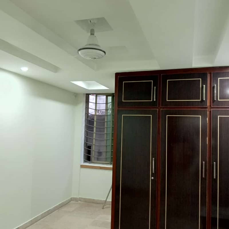 Flat for Sale: Prime Location near Commercial Market, Rawalpindi 0