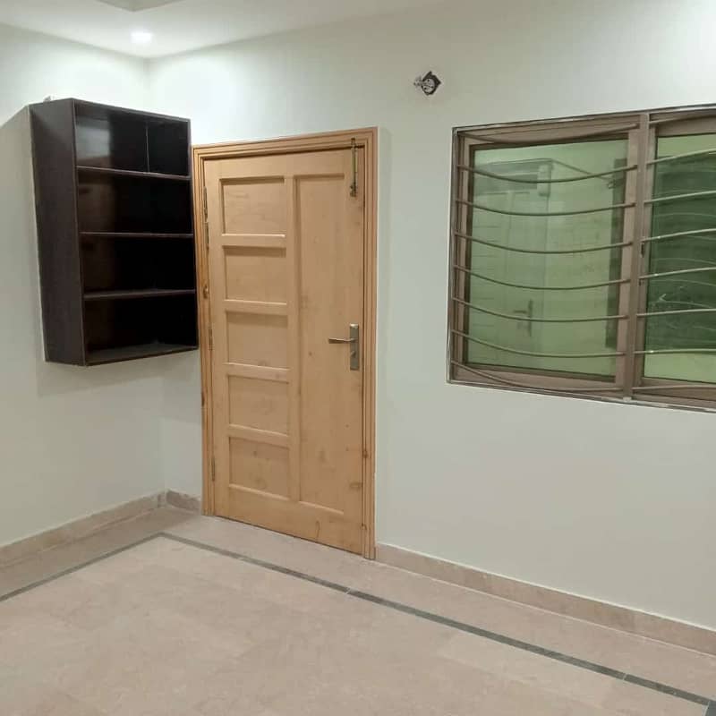 Flat for Sale: Prime Location near Commercial Market, Rawalpindi 1