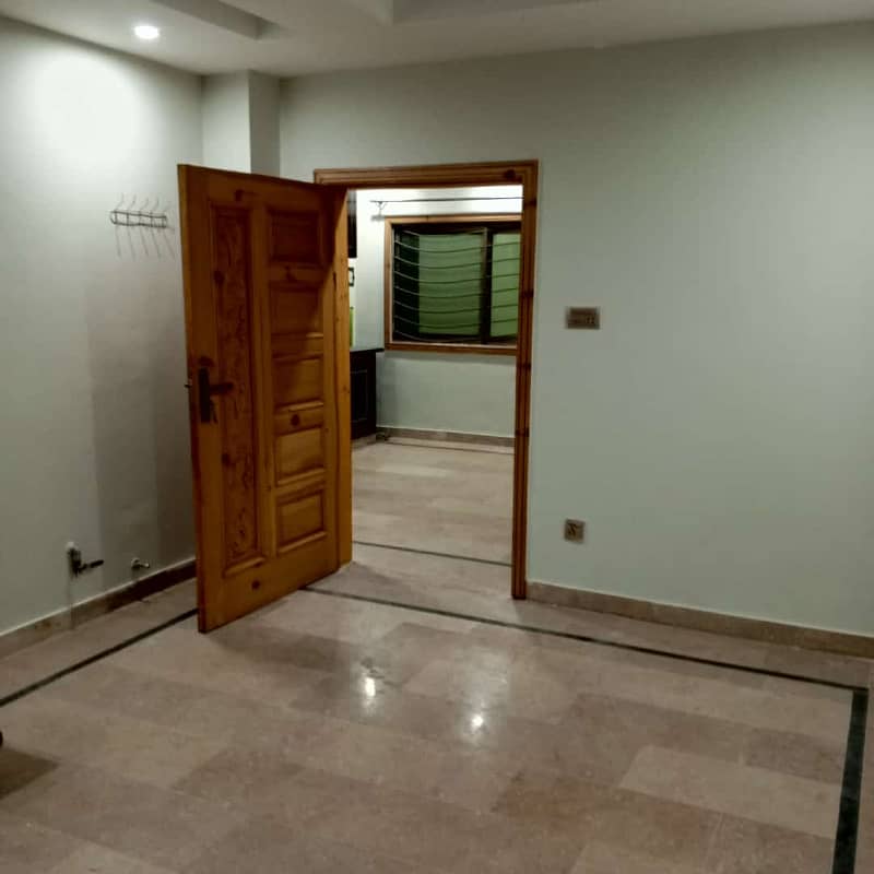 Flat for Sale: Prime Location near Commercial Market, Rawalpindi 2