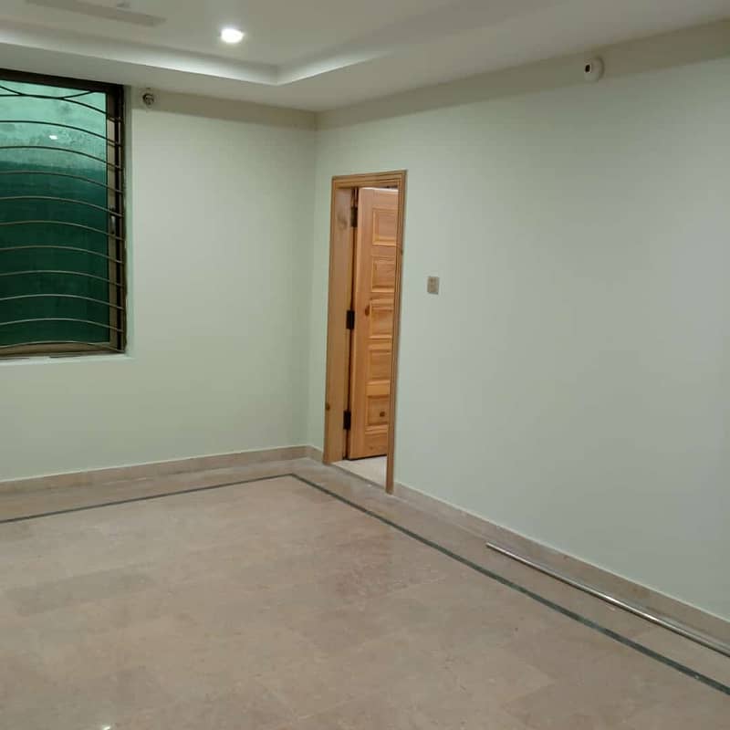 Flat for Sale: Prime Location near Commercial Market, Rawalpindi 3