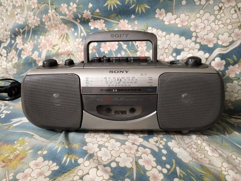 Sony 4band radio and cassette corder high quality music compact size 0