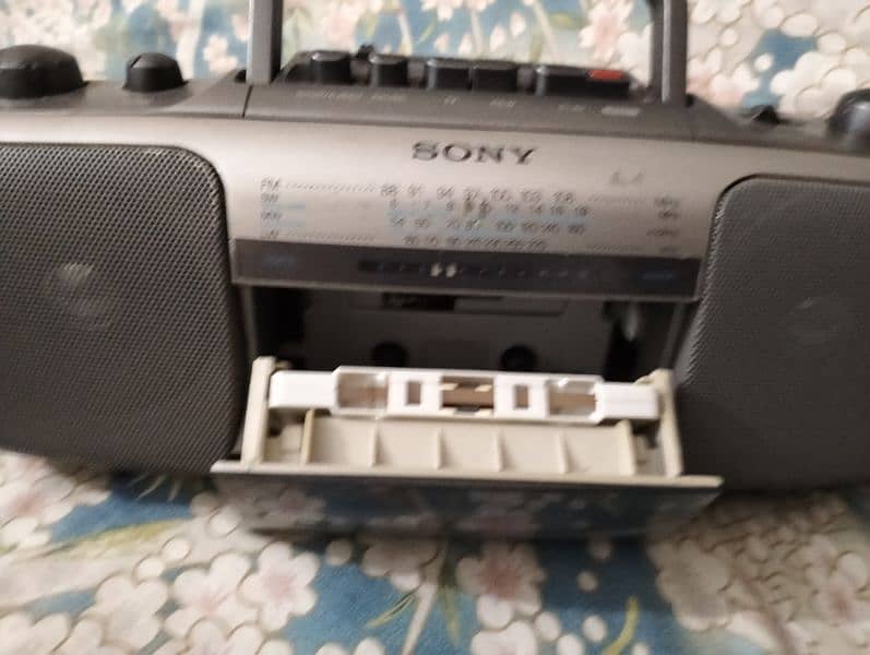 Sony 4band radio and cassette corder high quality music compact size 8