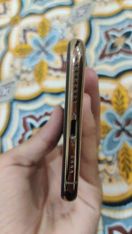 iphone xs max 64 memory olny mobile (03065200197) urgent sale 3