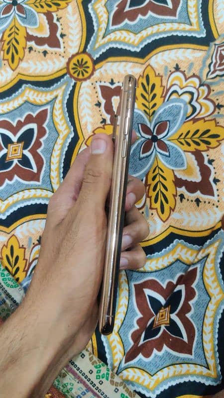 iphone xs max 64 memory olny mobile (03065200197) urgent sale 5