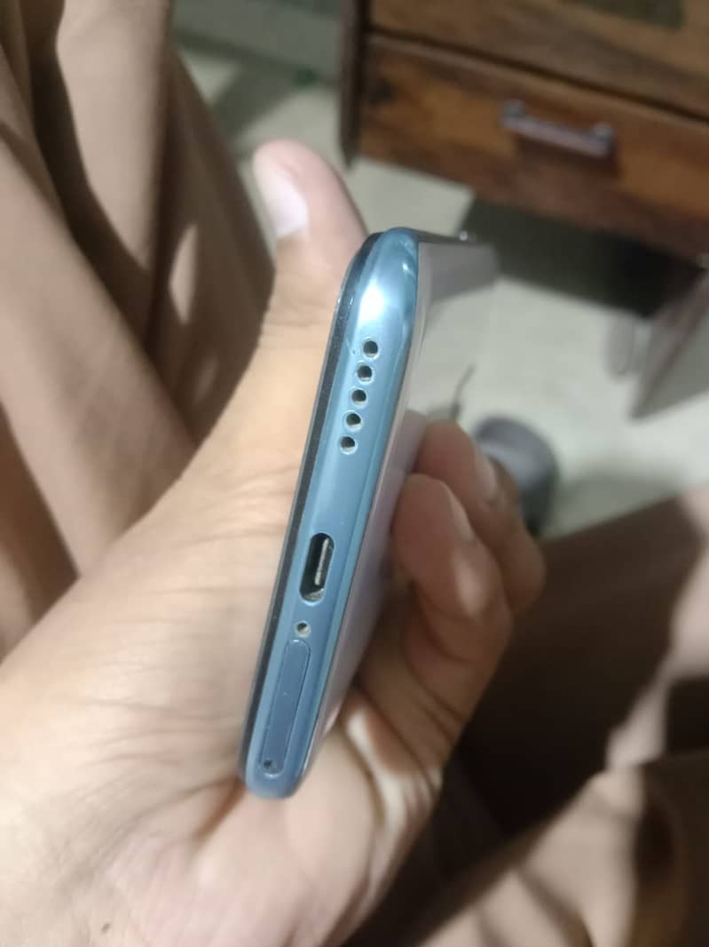 Vivo V17 pro (vivo 1909) Colour Sky Blue condition 10/9 back 10/10 2