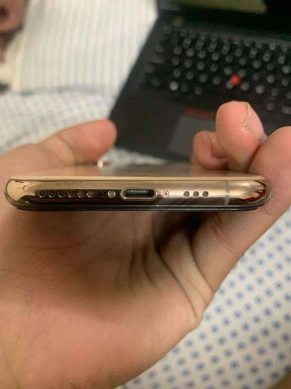 iphone xs 64 gb pta approved 4