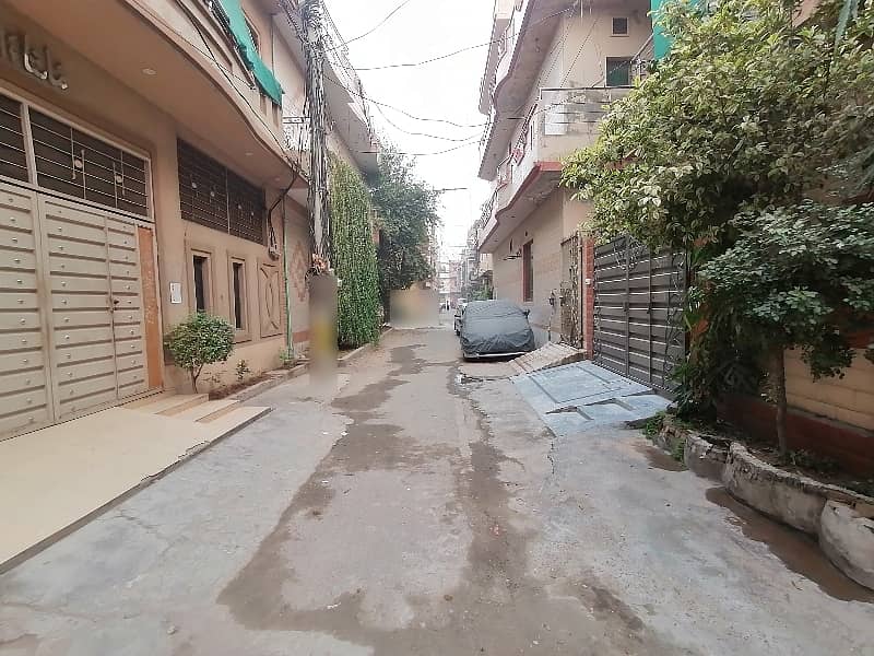 Tripple Storey 3 Marla House Available In Marghzar Officers Colony For sale 5