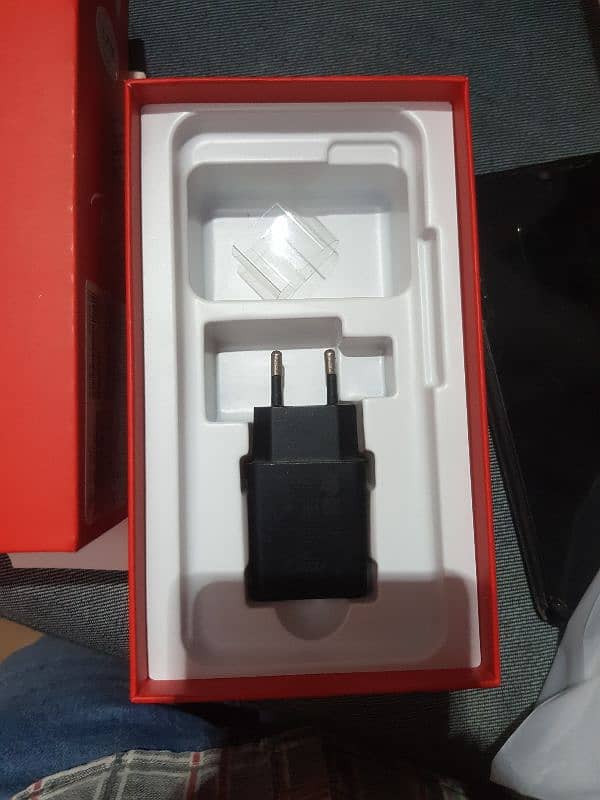 Itel Version 1 pro with box and charger 3