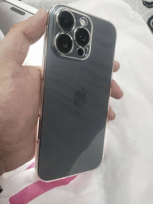 I phone 16 pro max Black Titanium 0