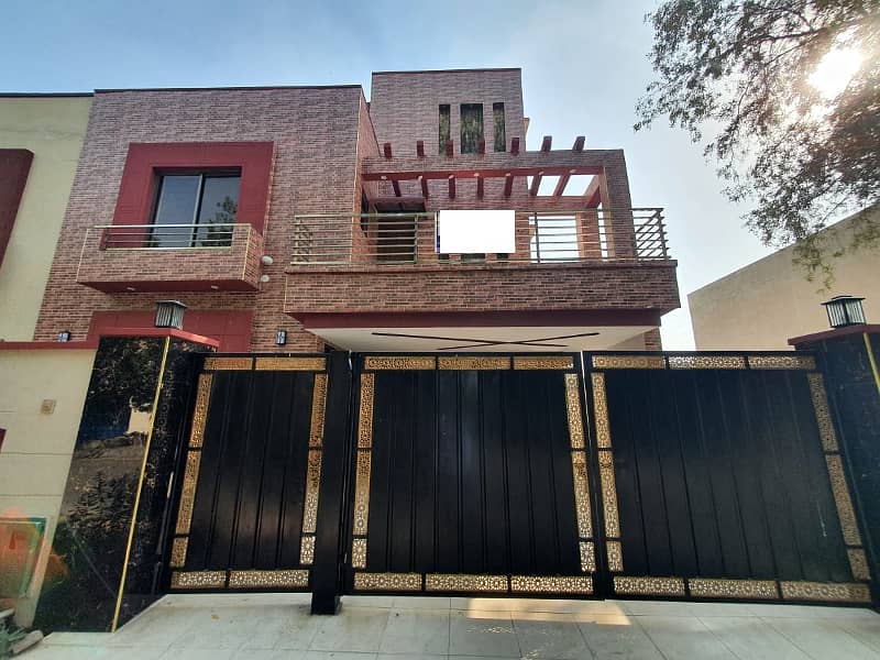 10 Marla Luxury House For Sale In Hussain Block Sector C -Bahria Town Lahore 0