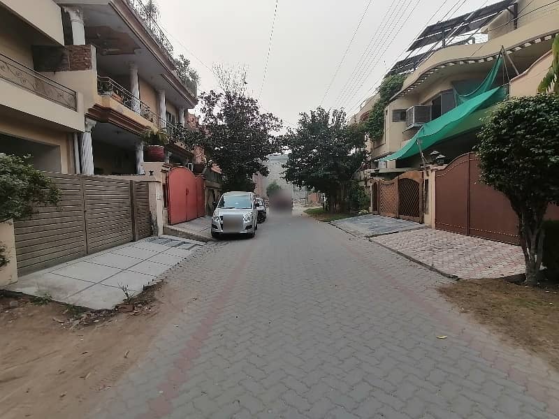 10 Marla House In Marghzar Officers Colony Is Best Option 4