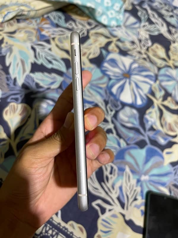 iphone XR 64GB 3