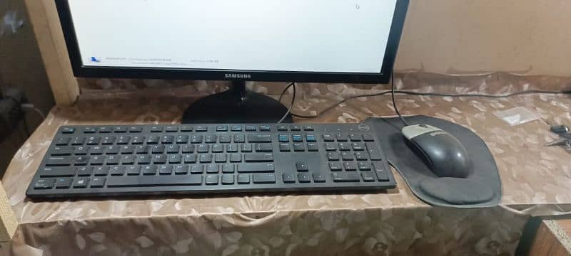 PC for sale All okay with LCD, mouse, keyboard all wires complete 1