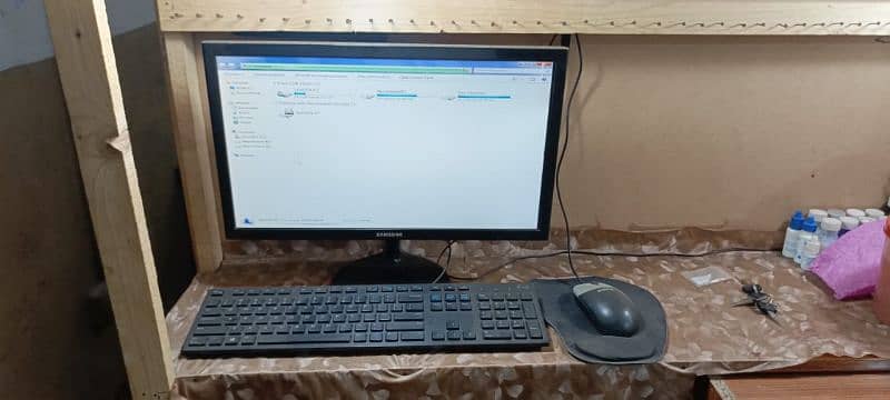 PC for sale All okay with LCD, mouse, keyboard all wires complete 4