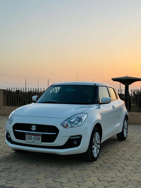 Suzuki Swift GL CVT 2024 1