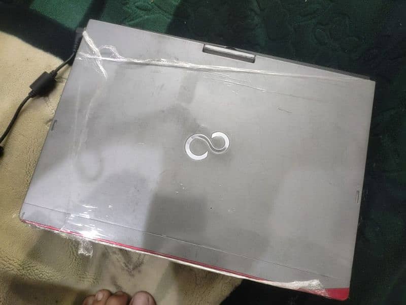 fujitsu laptop 8ram 128ssd corei5 5th gen 6