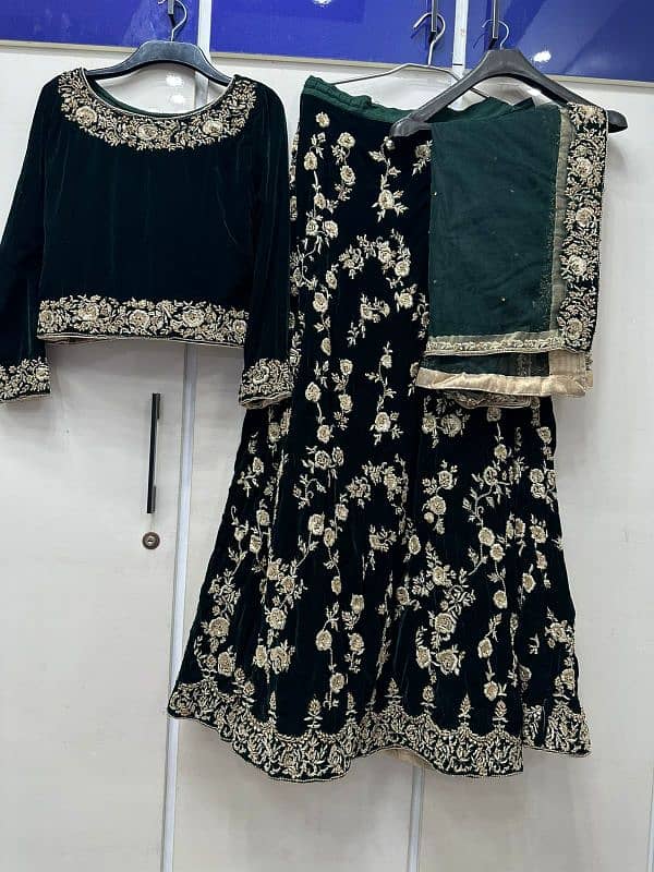 velvet lehnga 1