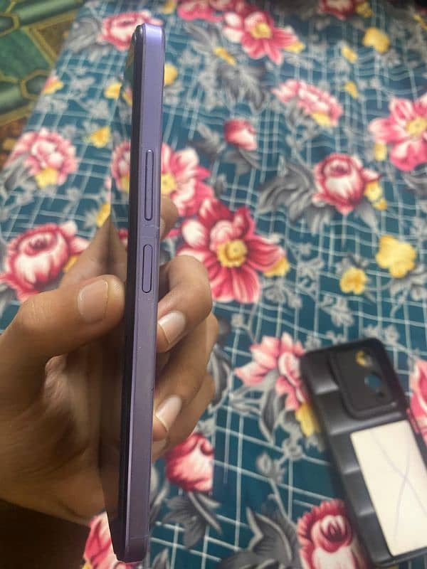 vivo y17s box charger h sath 3 month ki warranty h 1