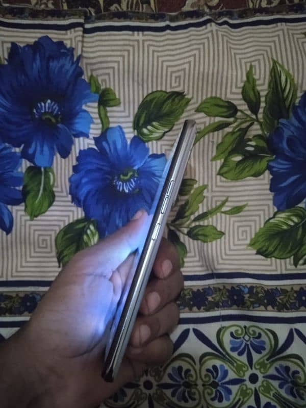 Tecno camon 15 pro with box 4