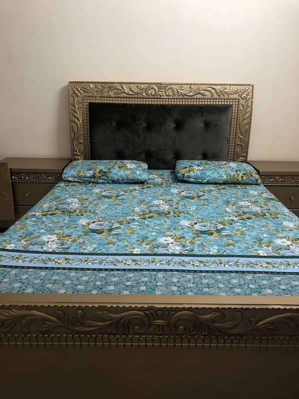 wooden bed set 0