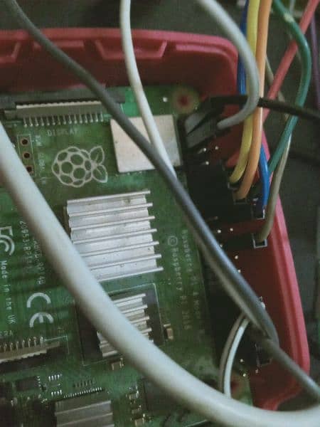 Raspberry pi 4 B+ along with heat sinks and casing 3