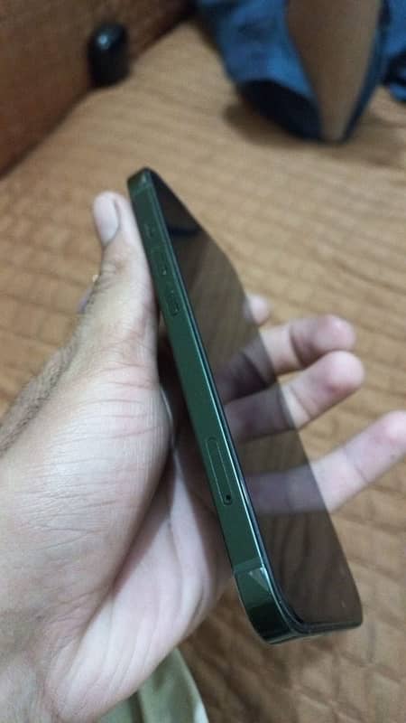 iPhone 13 green 1