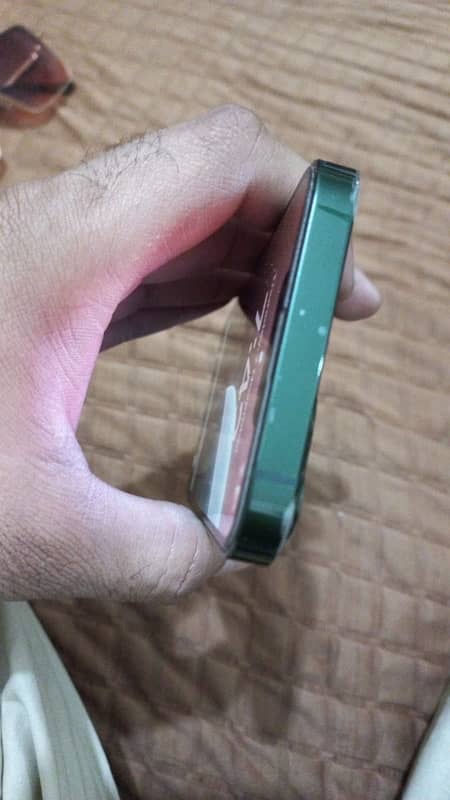 iPhone 13 green 4