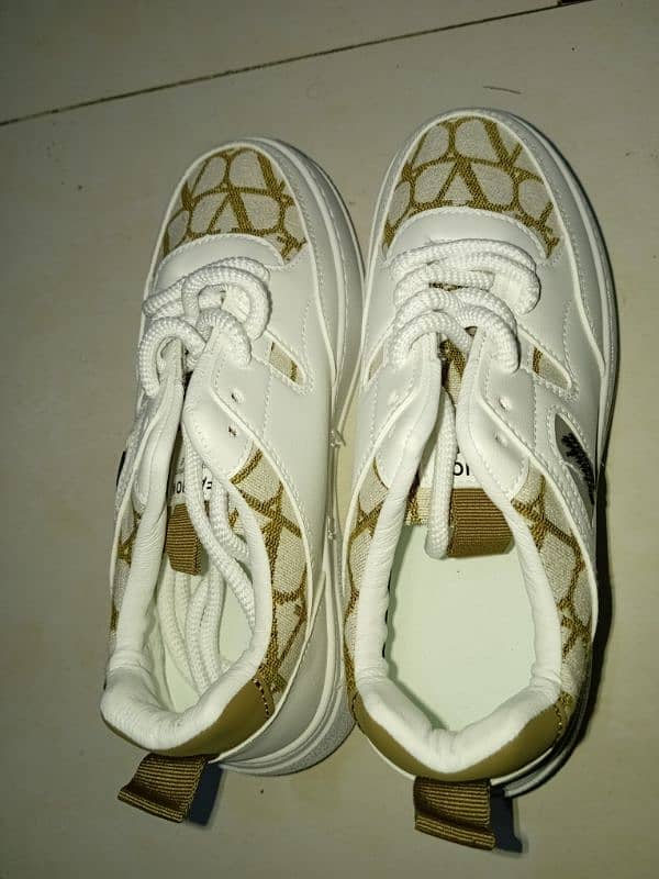 Untouched UAE Imported Unisex Sneakers 3