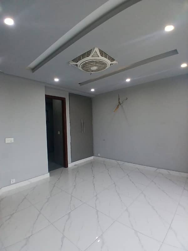 2 bedroom non furnished appartment original picture original price for rent 9