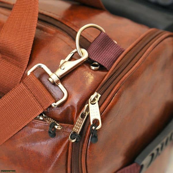 duffle bag in leather. 1